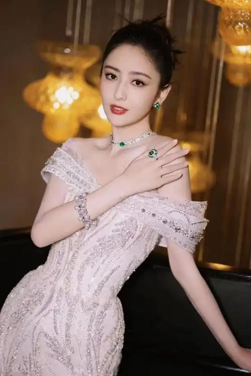 佟丽娅这身材,这才是尤物啊!