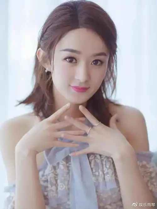 论女星改年龄就服张天爱,赵丽颖娜扎baby真实诚,她改小6岁