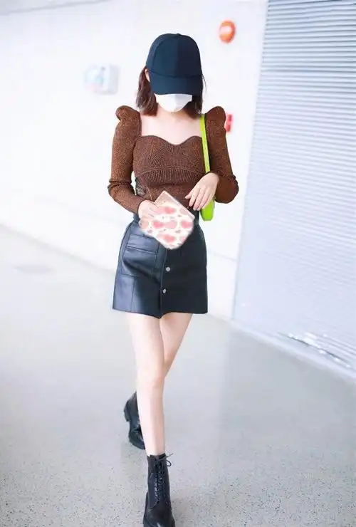 李沁的"直线腿"要火了!当她穿马丁靴伸腿那刻,怕有1米2长吧