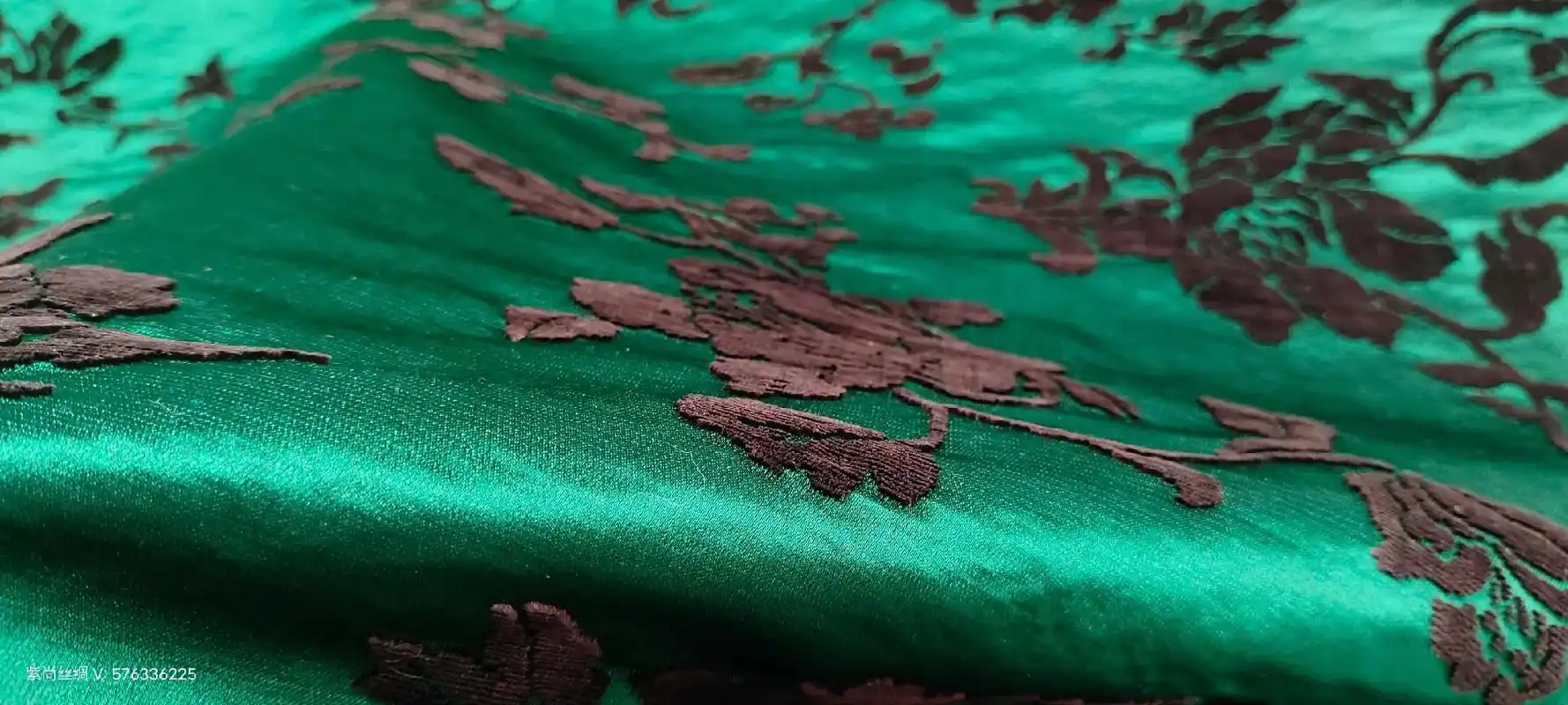 当家主母 全真丝漳缎墨绿色底黑色和深咖绒.主要经营: 漳缎, - 抖音