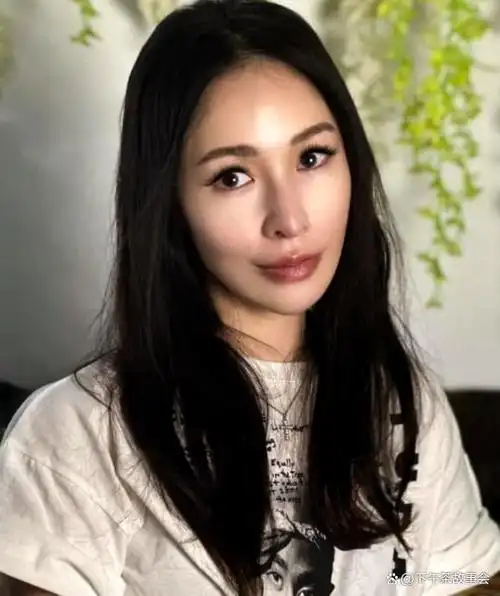 回顾:萧亚轩17年换15位男友,为何栽在28岁黄皓身上?