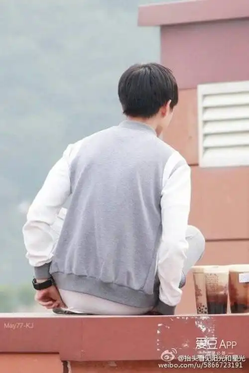 [tfboys][分享]161107 王俊凯"水塘走光"之后变身"王怕漏" 内搭t恤死