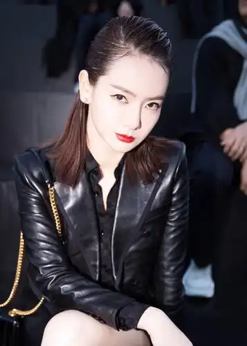 女星穿搭不同个性时尚皮衣秋冬外套最好的选择