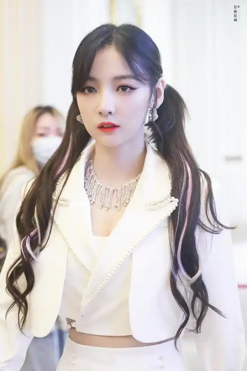 210424赵粤上班月夜赵粤长发赵粤漂亮