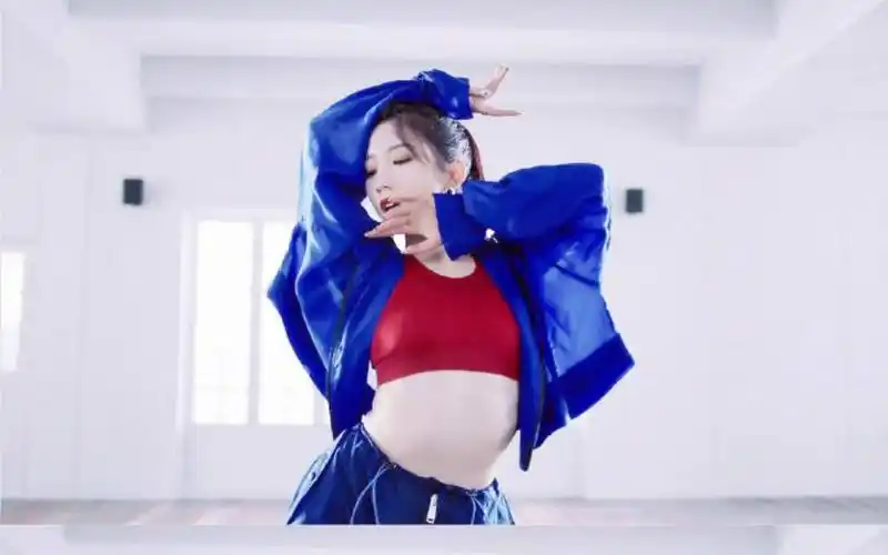 c位出道不是开玩笑!孟美岐新歌舞蹈一镜到底高难度挑战实力认证