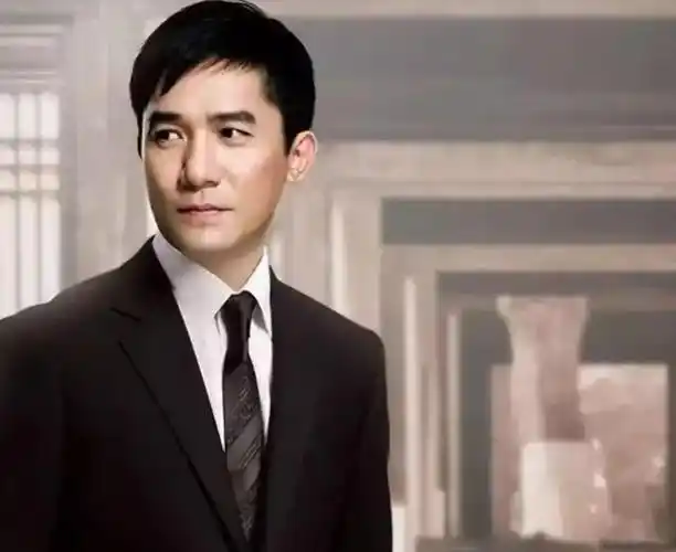 港媒曝梁朝伟25岁女明星育有一子,长年定居日本,真相被扒