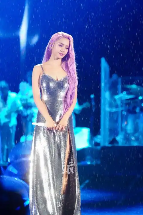 #蔡依林破碎感拉满##蔡依林雨中妥协氛围感##蔡依林会