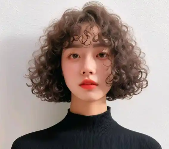 年底女发别乱整,最美还是全头烫,无论长短都适合_发型_女孩_时尚