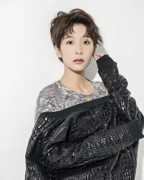 组图:朱璇新年写真公开 治愈系笑容温暖迷人_高清图集_新浪网