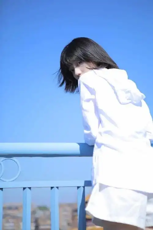 冷白皮路人美女气质清冷写真