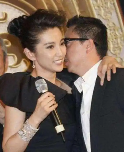 自从李冰冰结识了京圈重量级人物王中磊,她的演艺事业便如同星火燎原