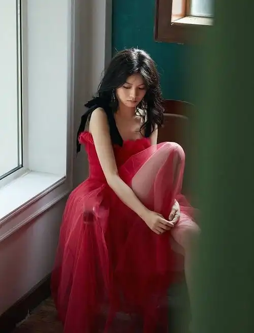 春夏真不愧是气氛美女少女写真曝光演绎各式纱裙温柔灵动