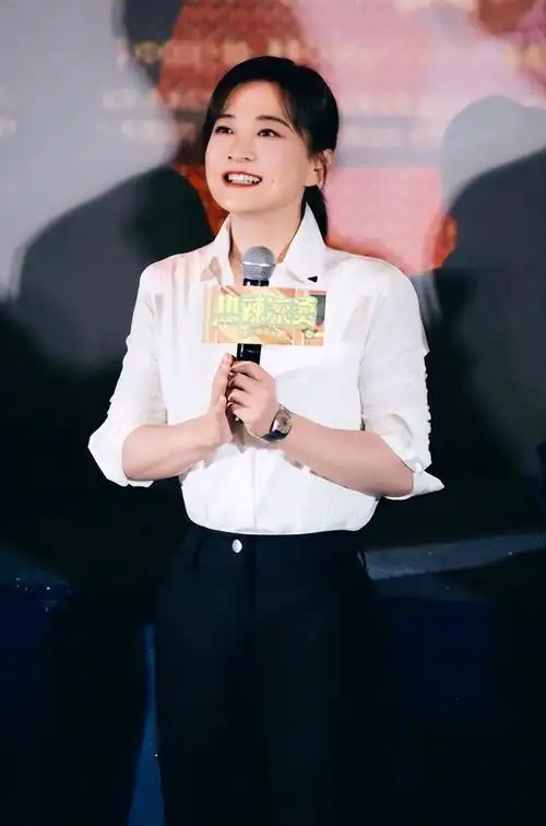 回顾:贾玲被质疑体重反弹,最新机场照流出,网友惊呼:不敢相信