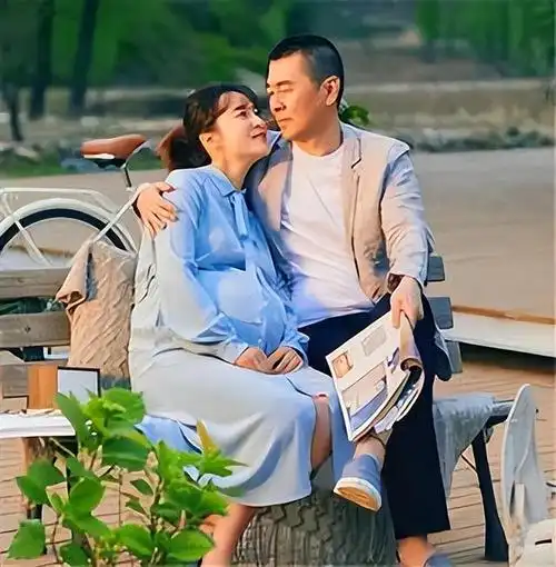 里陈建斌饰演的皇帝,虽然后宫佳丽三千,但他最喜欢的还是第一任老婆,"