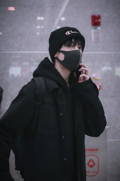 邻居小男孩严浩翔x你