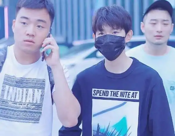 王源在视频中给史强冲咖啡,也说明史强就在王源的周围,之所以一直都不