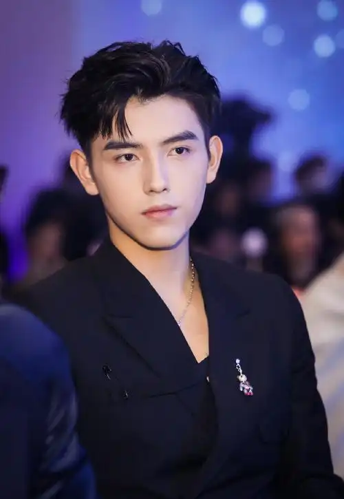 组图:gq内场图之男明星篇 杨洋刘昊然蔡徐坤完美诠释夜宴精致感_高清