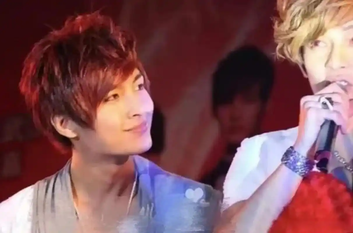 早期的炎亚纶看汪东城的眼神真的充满爱意[笑哭][笑哭]