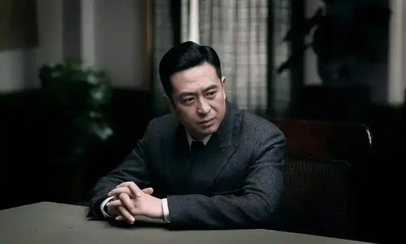 张嘉译《悬崖》剧照