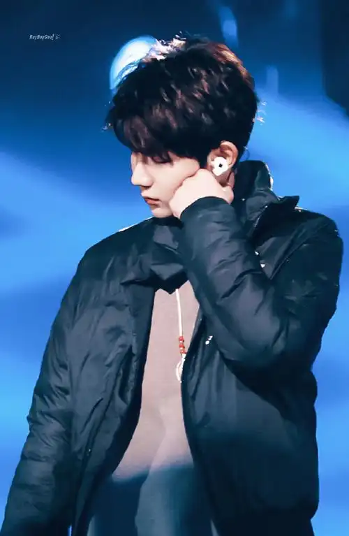 王源2024龙行绛气