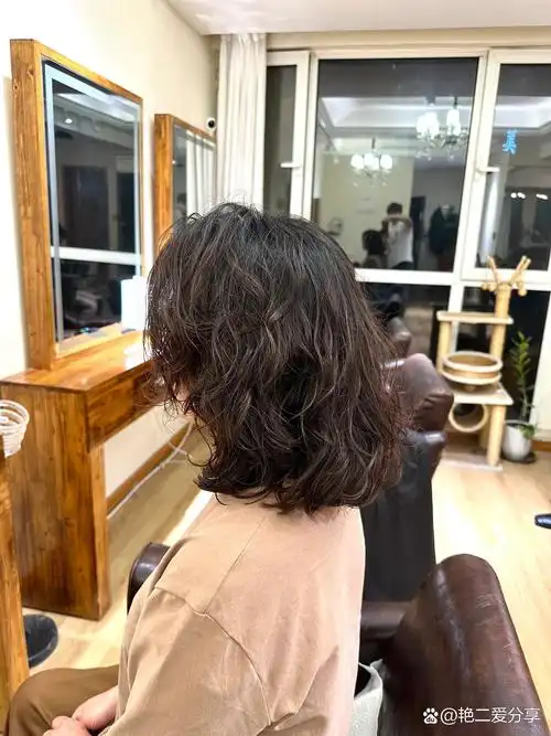 中年女士烫发发型.不应该只有短发