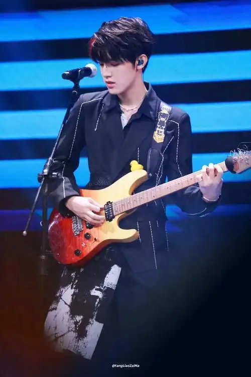 tf家族-张泽禹侧脸党来袭!必须守护泽禹哥哥的绝美侧脸!