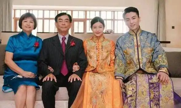 陈晓一个高颜值的男星,迷人的笑容,妻子是台女星陈妍希_剧中_发展