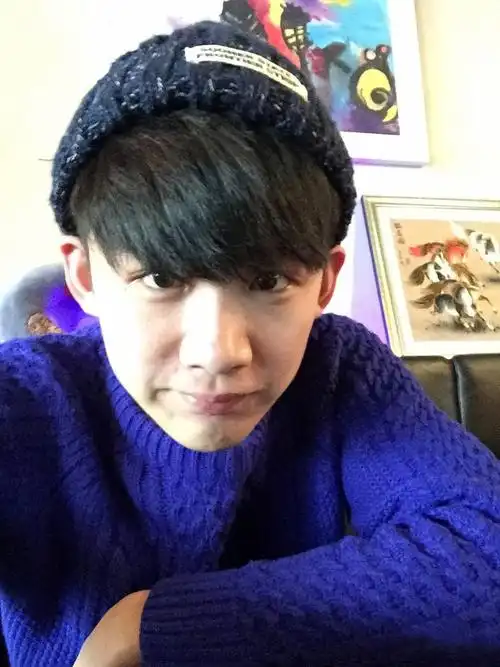 白敬亭刚出道时青涩照