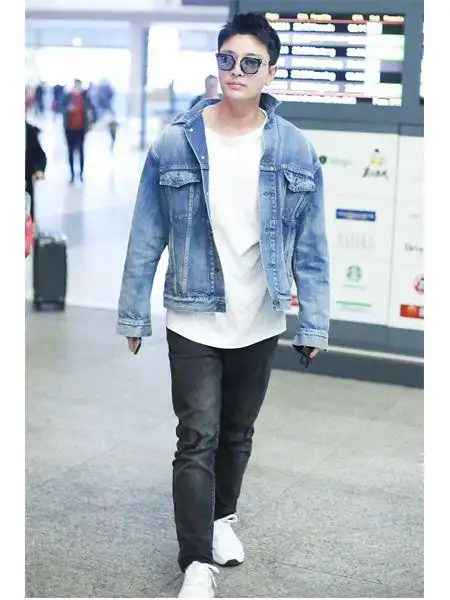 又帅回来了知名男星穿牛仔外套不但剑灵大气又不失男人味
