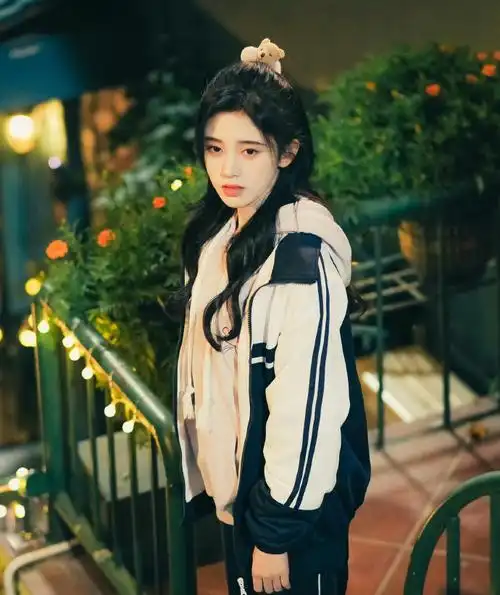 鞠婧祎初恋丸子头