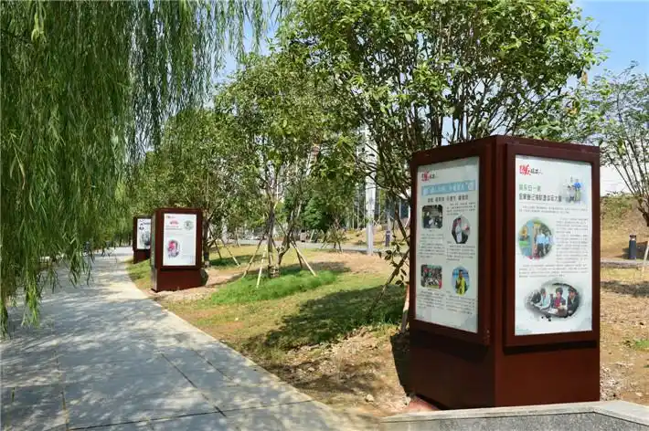 瑞安市瑞祥公园最美人物灯箱长廊: 以榜样力量彰显社会主义核心价值观