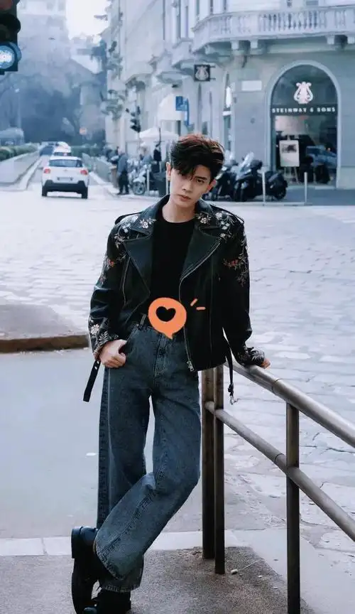 任嘉伦(原名任国超)中国内地男演员,歌手.