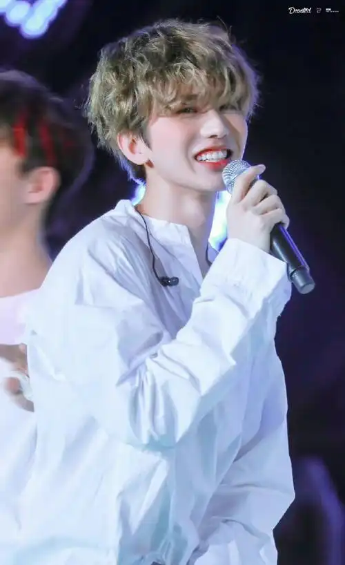 蔡徐坤的神仙发色