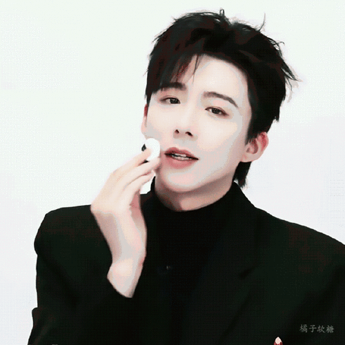 刘宇宁纪梵希彩妆代言人