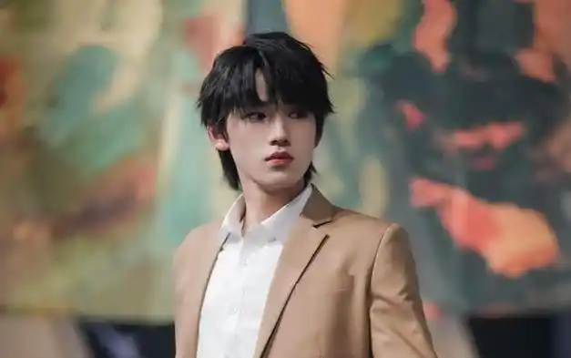 王心凌被宋亚轩的年龄"暴击"?娱乐圈的代沟与亲近的思考