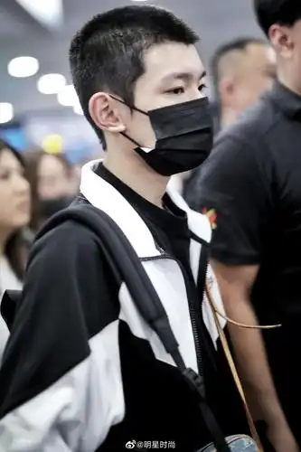 67都说寸头是检验帅哥的唯一标准,吴亦凡,胡歌,王源的寸头造型烁