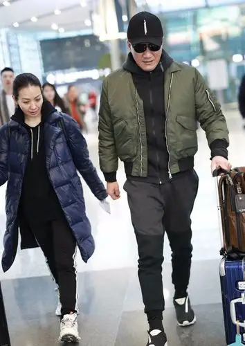 胡军17岁女儿身高得有1米7网友妈妈比闺女还显年轻