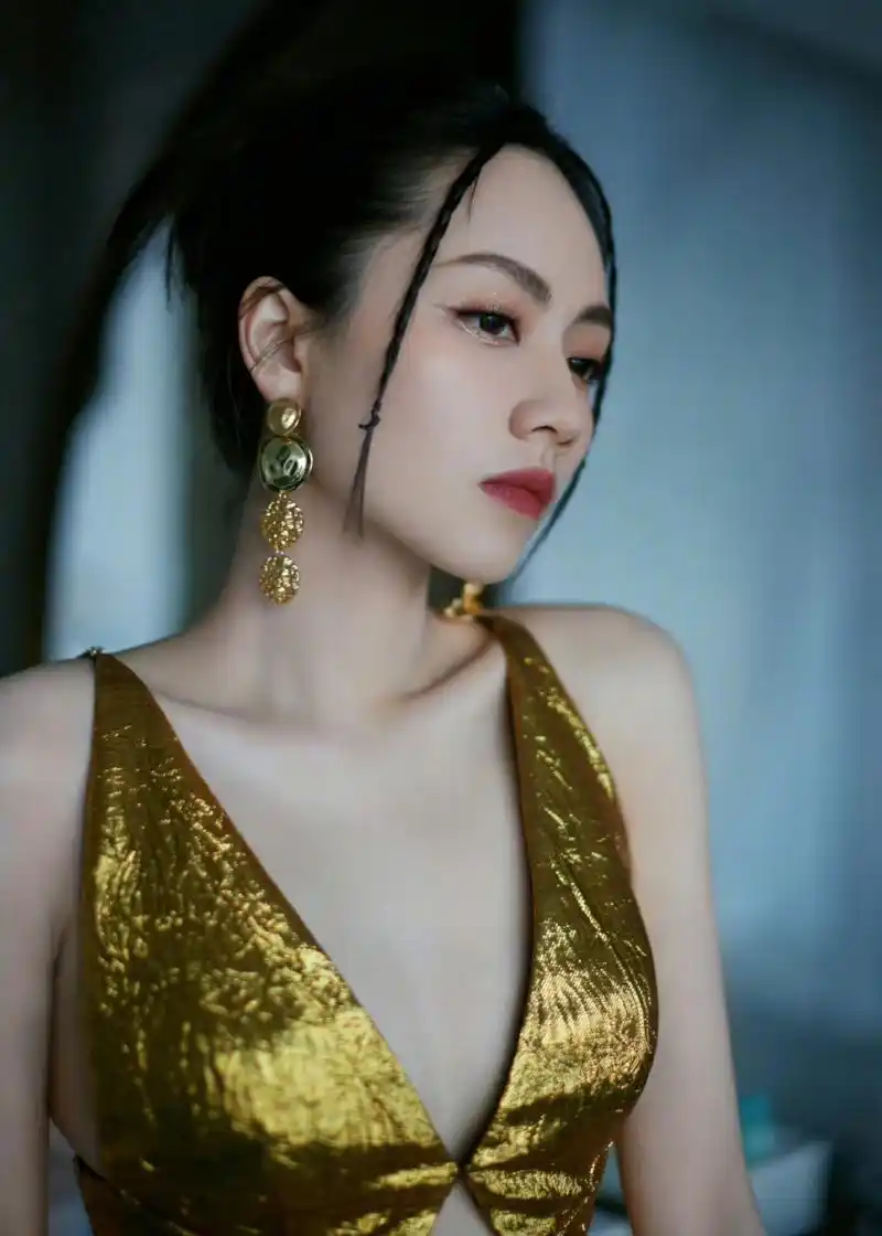 快女的时候没觉得刘惜君声音好听,最近这两年她的声音太有感觉了.