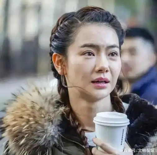 戚薇全素颜生图流出,36岁面部状态不忍直视,与精修图天差地别!