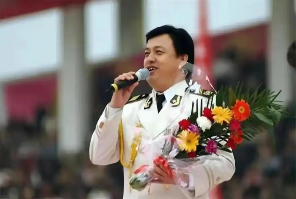 吕继宏:年过半百的困扰 吕继宏,资深歌唱家,年过半百,至今尚未有子女