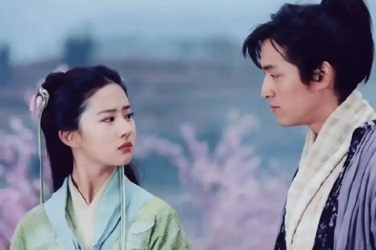 2场发布会,戳穿了刘亦菲的"真实处境",胡歌的话,再次应验了