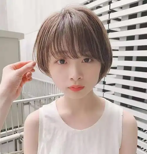 圆脸女生剪短发要记住这三点,按这八款发型设计,减龄瘦脸更时尚