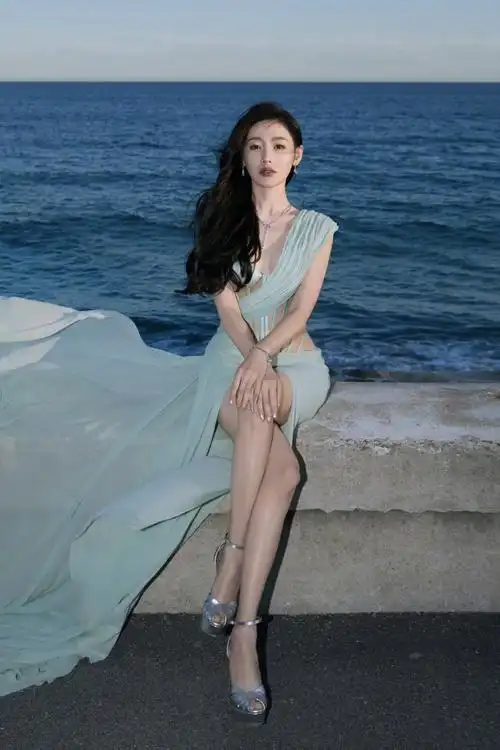 张天爱 性感镂空透视裙 戛纳红毯现场, 落落大方,尽显东方之美,身材太