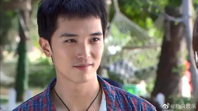 旧爱浪#2011年《爱情睡醒了》,邱泽饰演项天骐,帅气多金,"对不起,我