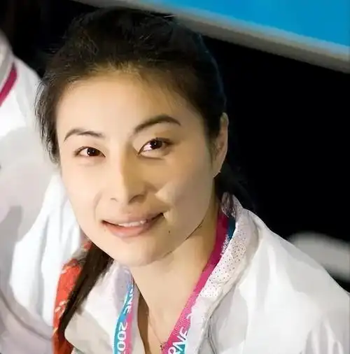 郭晶晶到底算不算大美女?看看她和章子怡的合照就能知道了