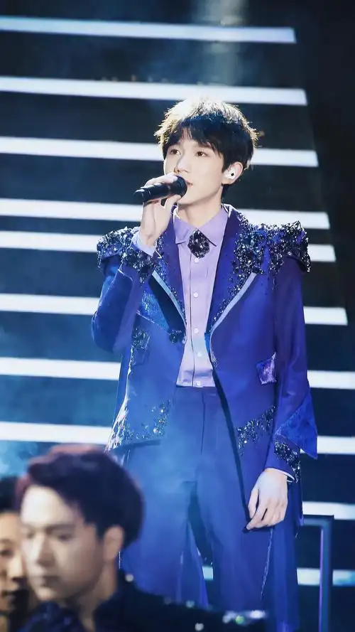 2018王源tfboys五周年演唱会_高清图片大全-爱豆app