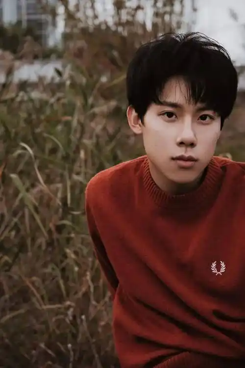 00后男演员年轻不畏惧有潜力更有底气