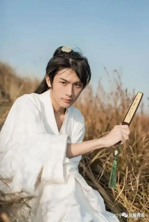 汉服可以有多帅?本以为妖扬够惊艳了,看到鹿荼白:一眼万年