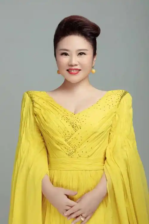 陕西省慈善公益形象大使,就职于陕西省歌舞剧院的汉中籍女高音歌唱家