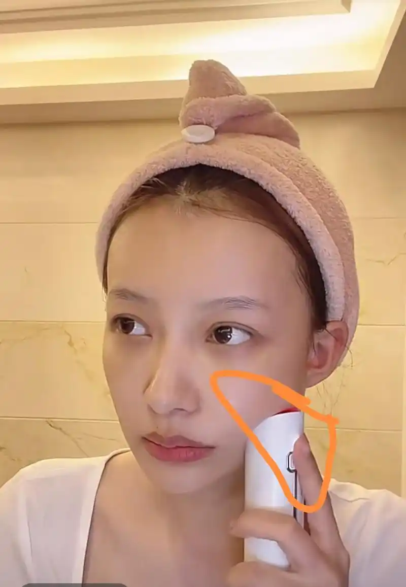 孙怡晒卸妆视频,黑眼圈重,浴室有大浴缸,妆前妆后差别不大